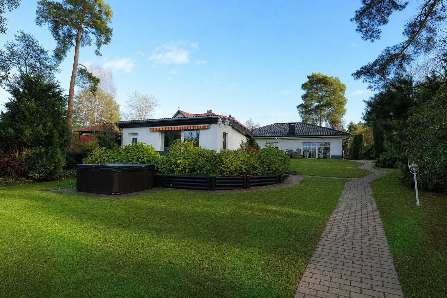 Villa mit Gästehaus am Krüpelsee in Kablow
